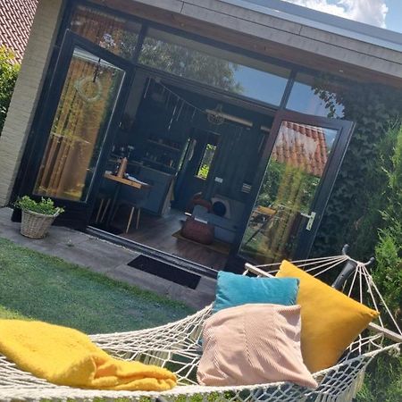 Tiny House In De Boomgaard Bed & Breakfast Stad aan 't Haringvliet Exterior foto