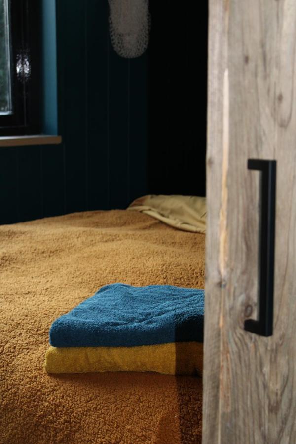 Tiny House In De Boomgaard Bed & Breakfast Stad aan 't Haringvliet Exterior foto