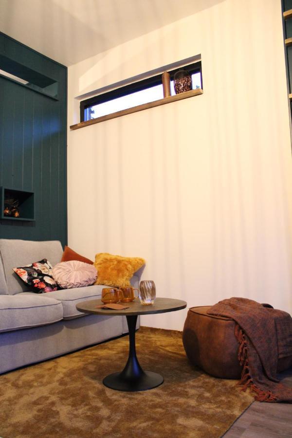 Tiny House In De Boomgaard Bed & Breakfast Stad aan 't Haringvliet Exterior foto