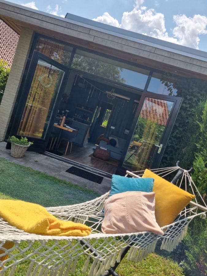Tiny House In De Boomgaard Bed & Breakfast Stad aan 't Haringvliet Exterior foto