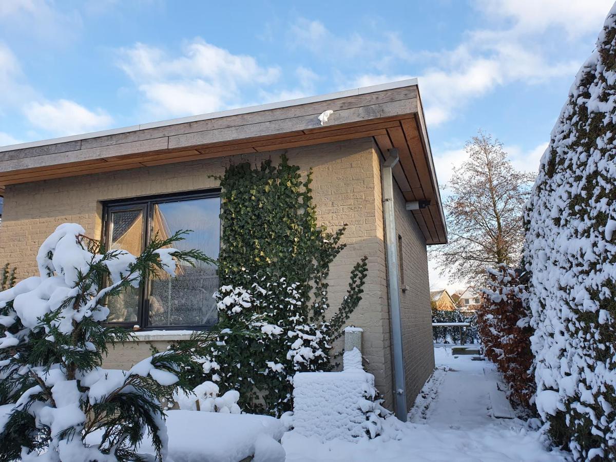 Tiny House In De Boomgaard Bed & Breakfast Stad aan 't Haringvliet Exterior foto